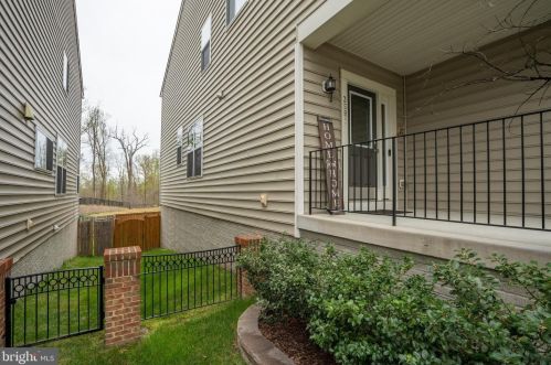 3581 Eagle Ridge Dr, Woodbridge VA  22191-5073 exterior