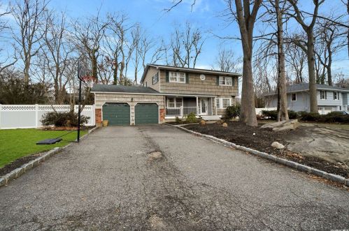 9 Rolling Rd, Miller Place, NY 11764-2220