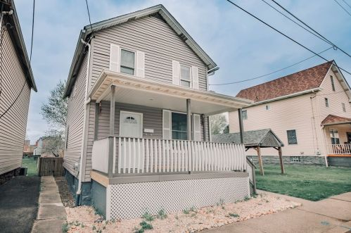 110 John St, Latrobe, PA 15650-2945