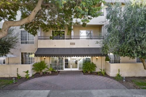 4647 Willis Ave, Van Nuys CA  91403-2677 exterior