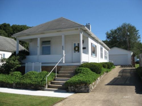 690 Walnut St, Nelsonville, OH 45764-1559