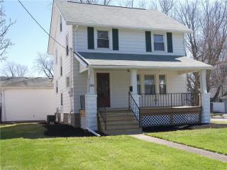 2706 Erie Ave, Lorain, OH 44052-2422
