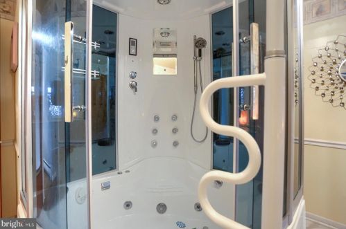 40 Center Dr, Camp Hill PA  17011-7608 exterior