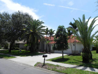 520 Newport Dr, Melbourne, FL 32903-4025