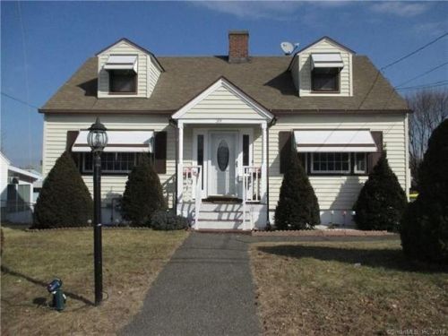 39 Blake St, Waterbury, CT 06708-3413