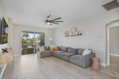 7579 Berkshire Pines Dr, Naples FL  34104-9445 exterior