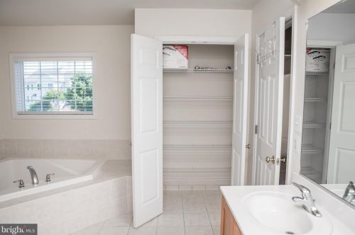 10411 Silver Creek Ct, Spotsylvania VA  22553-4482 exterior