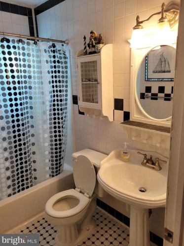 10 Varmar Dr, New Castle DE  19720-2036 exterior