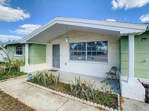 5506 Casino Dr, Tarpon Springs, FL 34690-6423