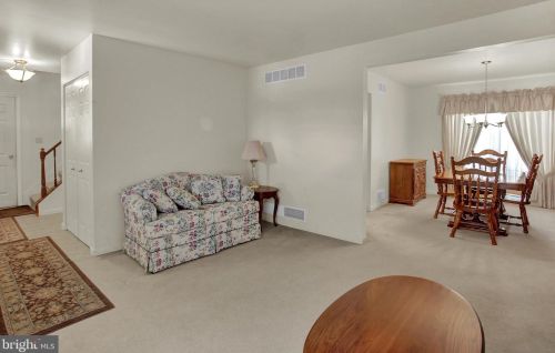 6550 Baywood Dr, Harrisburg PA 17111-6894 exterior