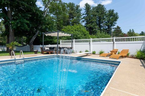 17 Stillwater Park, Salem, NH 03079-4312