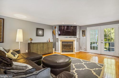 1502 Deer Point Way, Herndon VA  20194-1584 exterior