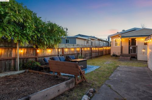 6218 Hilton St, Oakland CA  94605-1446 exterior