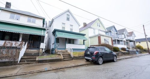 2705 Stewart St, Mckeesport, PA 15132-5324