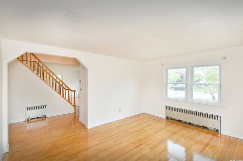 901 Herzel Blvd, Babylon, NY 11704-4217