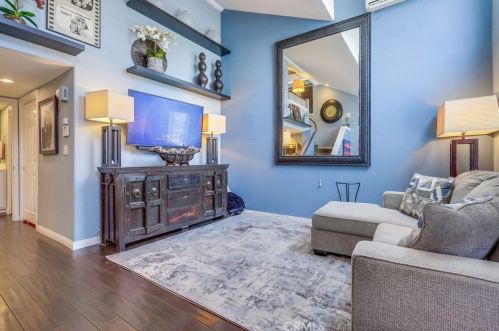 24 Bolivar St, Newport Beach CA  92663-4420 exterior