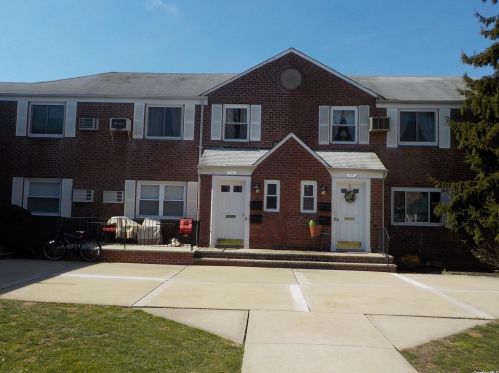 73-22 260th St, Floral Park, NY 11004-1120