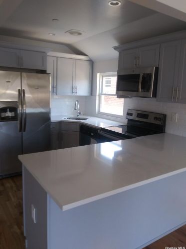 332 Swinton Ave, Bronx, NY 10465-3016