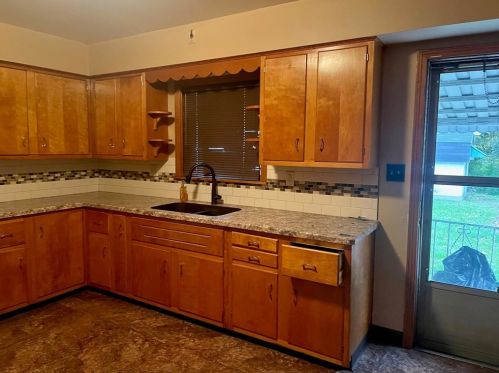 614 Long Ave, New Castle, PA 16101-4846