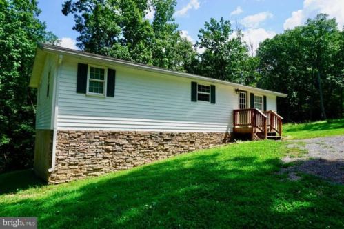 204 Raccoon Ln, Gerrardstown WV  25420-3060 exterior