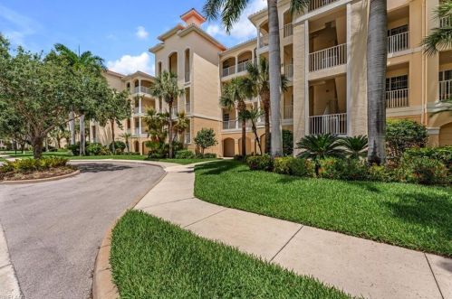 4863 Hampshire Ct, Naples, FL 34112-8405