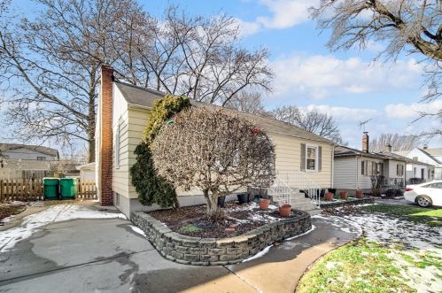 8134 Harrison Ave, Hammond, IN 46321-1619
