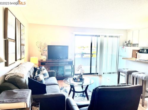 1 Embarcadero, Oakland CA  94607-4539 exterior