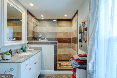 4 Highland Dr, Seaford DE  19973-4827 exterior