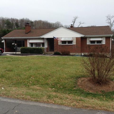 325 Langland Dr, Vinton, VA 24179-1935