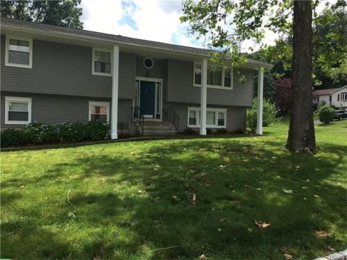 2 Beechwood Ln, Garnerville, NY 10923-1104