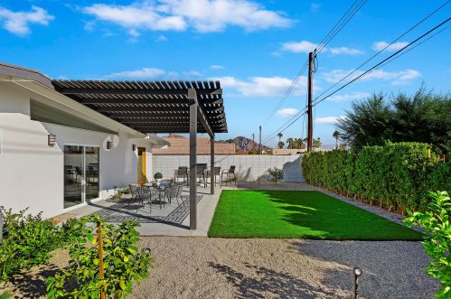 52152 Avenida Alvarado, La Quinta CA  92253-3229 exterior