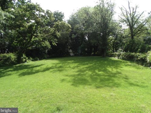 834 Hughes Dr, Trenton NJ  08690-1208 exterior