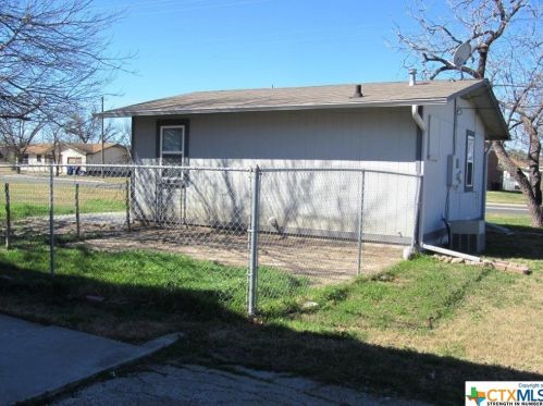 208 7th St, Copperas Cove TX  76522-1652 exterior
