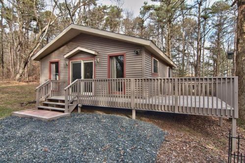 216 Colonial Ct, Stroudsburg, PA 18360-7010