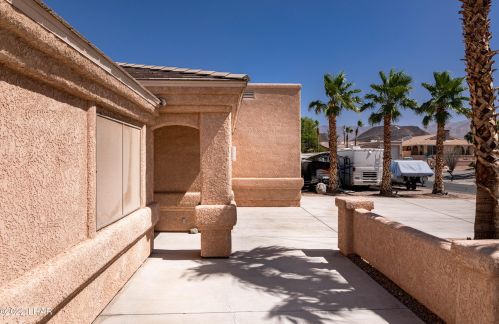 879 Window Rock Plz, Lake Havasu City AZ  86406-7374 exterior