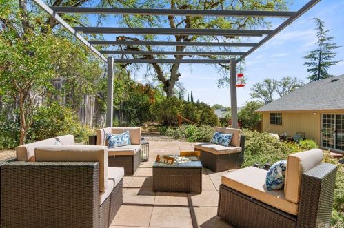 1010 Page Dr, Lakeport CA  95453-3420 exterior