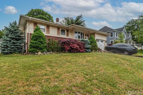 44 Finch St, Metuchen, NJ 08840-1716