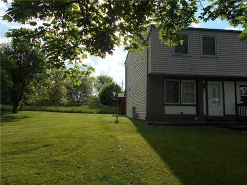 18 Carriage Ct, Canandaigua, NY 14425-9307
