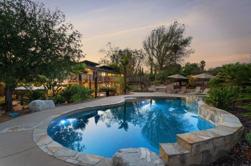 1322 Hamilton Ln, Escondido CA  92029-4316 exterior