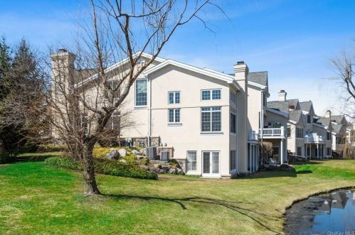 1 Doral Greens Dr, Rye Brook NY  10573-5405 exterior