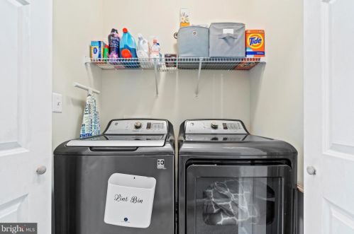 10048 Moxleys Ford Ln, Bristow VA  20136-3001 exterior