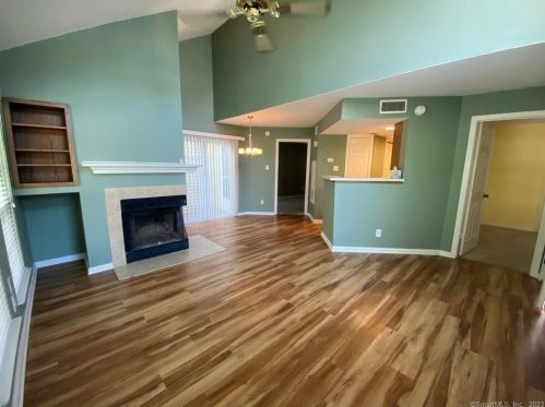 293 Carriage Crossing Ln, Middletown, CT 06457-5866