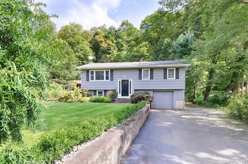215 Forest Rd, Northford, CT 06472-1501