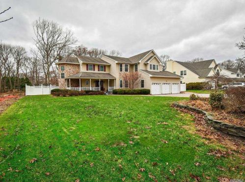 26 Westminster Ct, Nesconset, NY 11767-1882