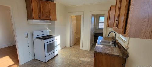 19 Cherry St, Milford CT  06460-3413 exterior