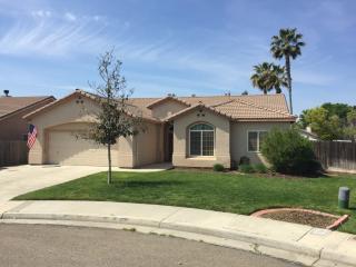 2890 Hillside Ct, Hanford CA  93230-2384 exterior