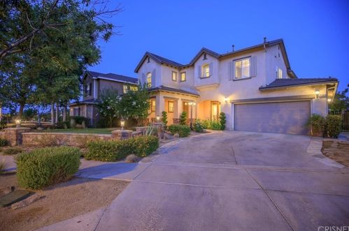 25304 Chase St, Santa Clarita, CA 91381-1662