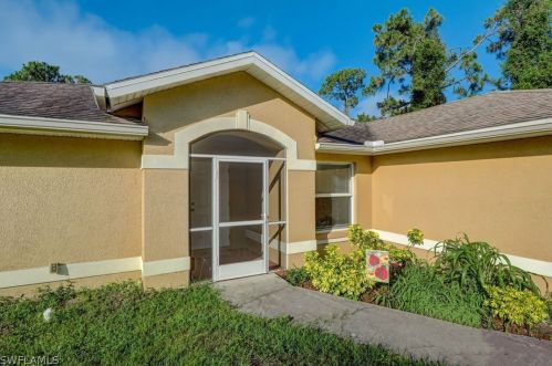 964 Iris St, Lehigh Acres, FL 33974-6501