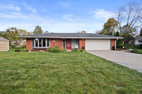 7400 Navajo Rd, Milwaukee, WI 53217-3462