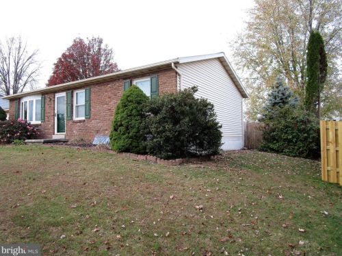40 Colonial Dr, Hanover, PA 17331-9345